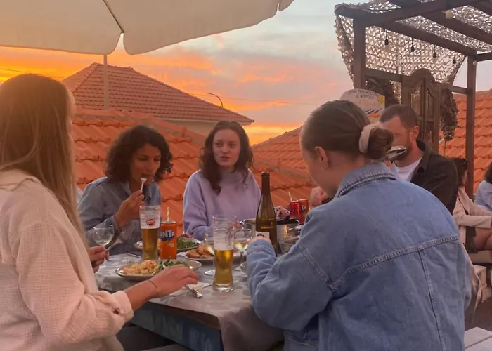 אכסניה Behappy & Brunch איזמוריס