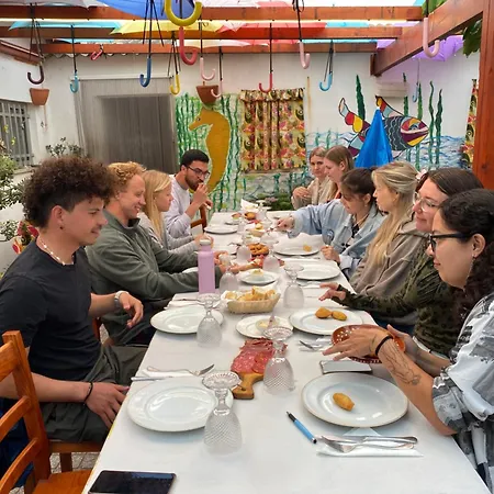 Behappy & Brunch Hostel *