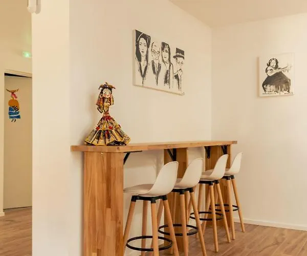 Behappy & Brunch Hostal *